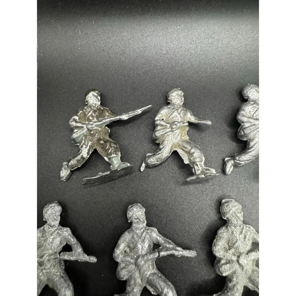 Lot Of 17 Vintage 1940 Metal Army Men -‎ 2